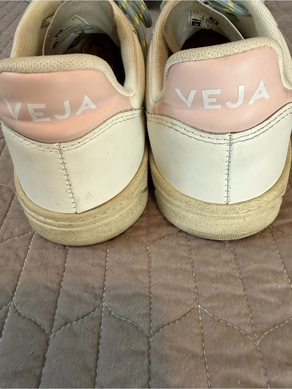 Veja vintage style
